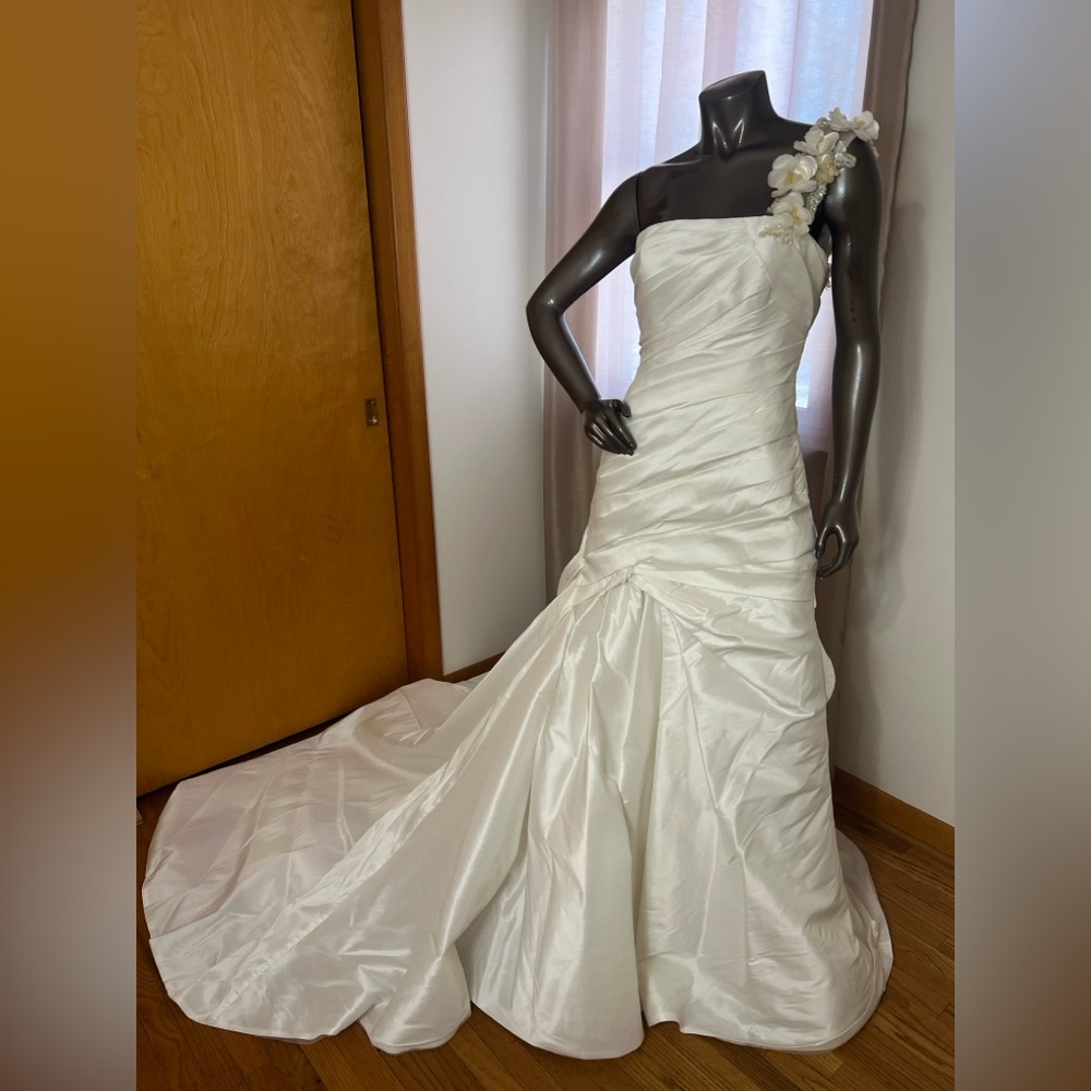 La Sposa style 2280445 ivory one Shoulder Wedding gown.